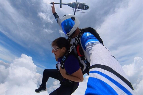 From Medellin: Spectacular Skydiving