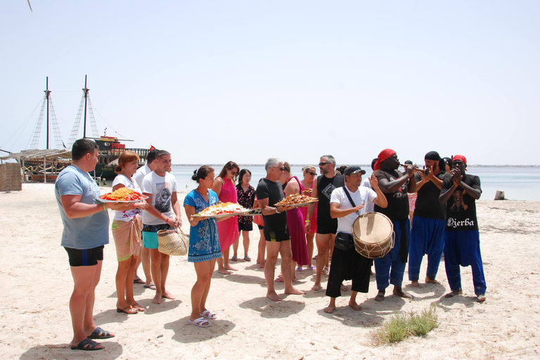 Djerba: Piratenbootsfahrt mit Delphin- und Flamingo-BeobachtungPiratenmenü Djerba: Piratenbootsfahrt mit Delphinbeobachtung