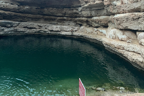 Muscat: Wadi Shab Hike and Bimmah Sinkhole Tour with Lunch Muscat: Wadi Shab Hike and Bimmah Sinkhole Tour with Lunch