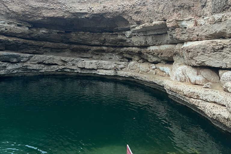 Muscat: Wadi Shab Hike and Bimmah Sinkhole Tour with Lunch Muscat: Wadi Shab Hike and Bimmah Sinkhole Tour with Lunch