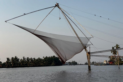 Avventura in kayak a Kadamakkudy , kochi con trasferimenti