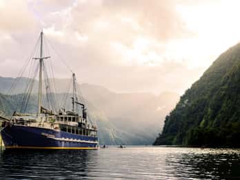 Crociera con pernottamento nel Doubtful Sound — 23 ore a bordo del Wanderer
