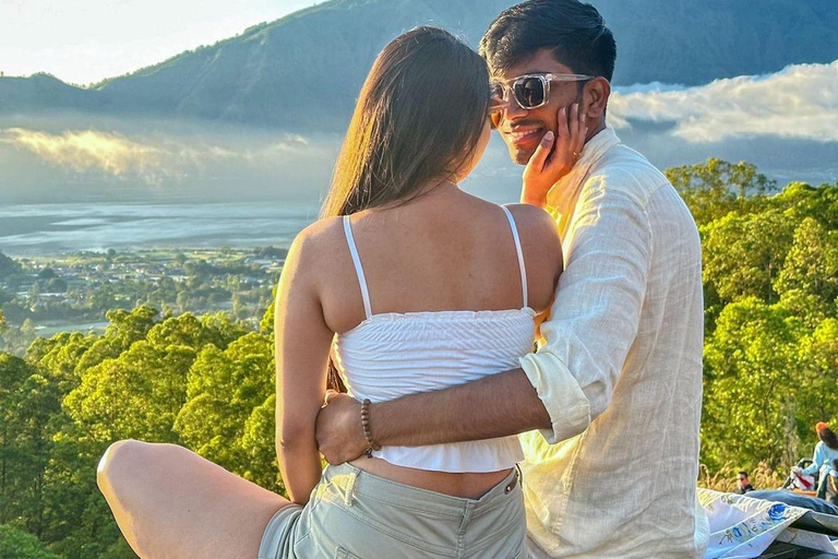 Bali: tour all'alba sul Monte Batur in jeep e alla cascata di Taman SariSolo tour in jeep condivisa (trasferimento)