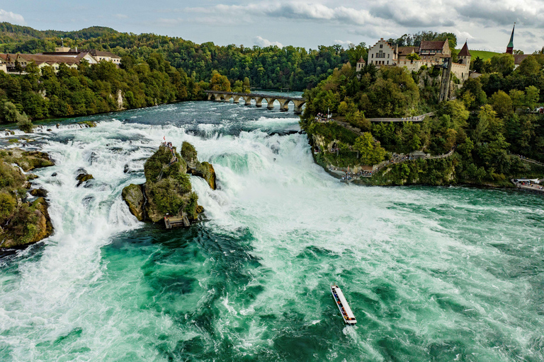 Neuhausen am Rheinfall: Passeio de barco pelas Cataratas do RenoNeuhausen am Rheinfall: passeio de barco pelas Cataratas do Reno