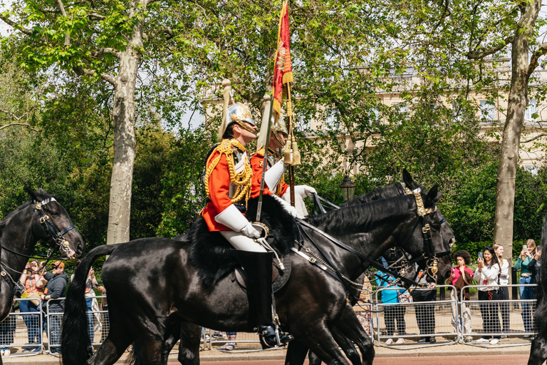 London: Changing of the Guard Tour by Buckingham Palace