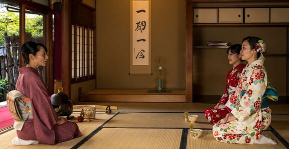 Maikoya Nishiki: Kimono Tea Ceremony with Matcha and Sweets