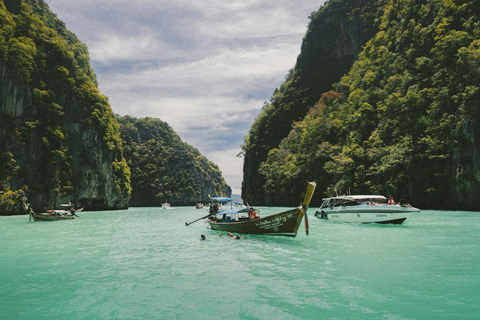 Phi Phi: Meio dia de barco privado de cauda longa para Maya Bay