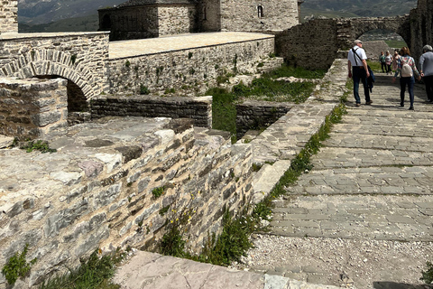 من تيرانا: بيرات، جيروكاستر، وكساميل، جولة لمدة يومين