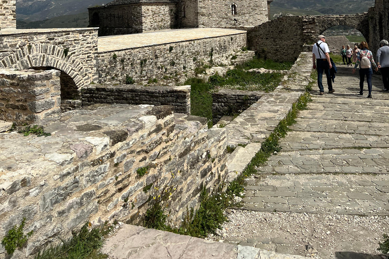 من تيرانا: بيرات، جيروكاستر، وكساميل، جولة لمدة يومين