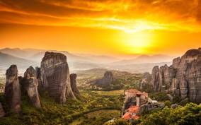 Athens: Meteora 2-Day Small-Group Guided Tour with Hotel