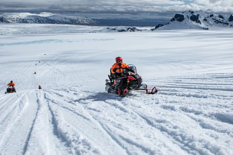 Reykjavik : Excursion d'une journée au Cercle d'Or avec aventure en motoneige