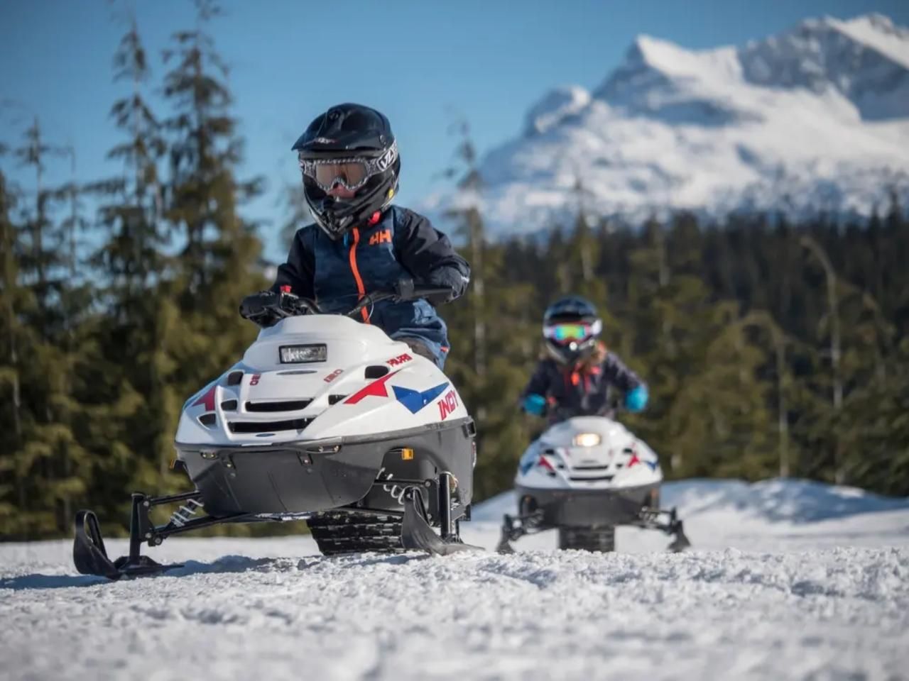 Whistler: Schneemobil-Abenteuer für Familien mit Kindern im Alter von 6–12 Jahren