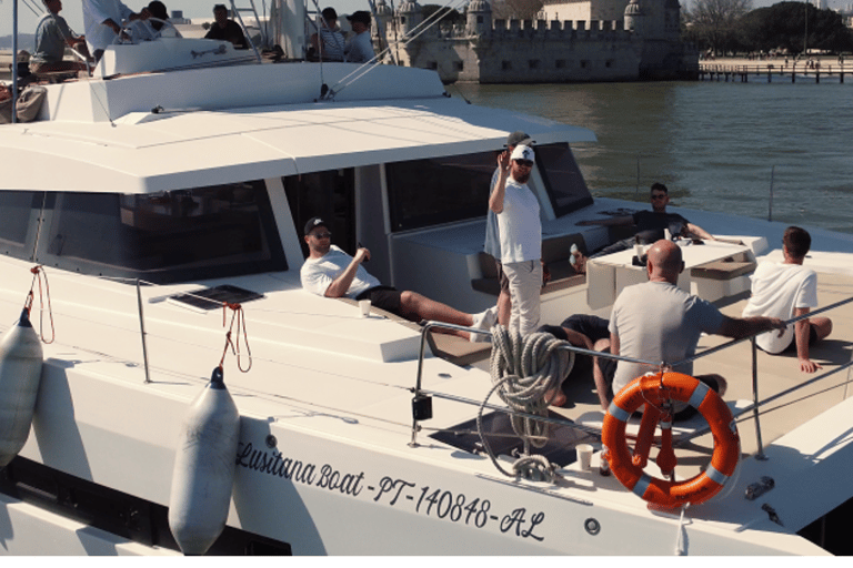 Tour en bateau en catamaran à Lisbonne - Voilier de luxeExcursion en bateau à Lisbonne - Voilier de luxe