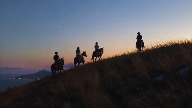 Sorrento: Nighttime Horseback Ride in the Sorrento Peninsula