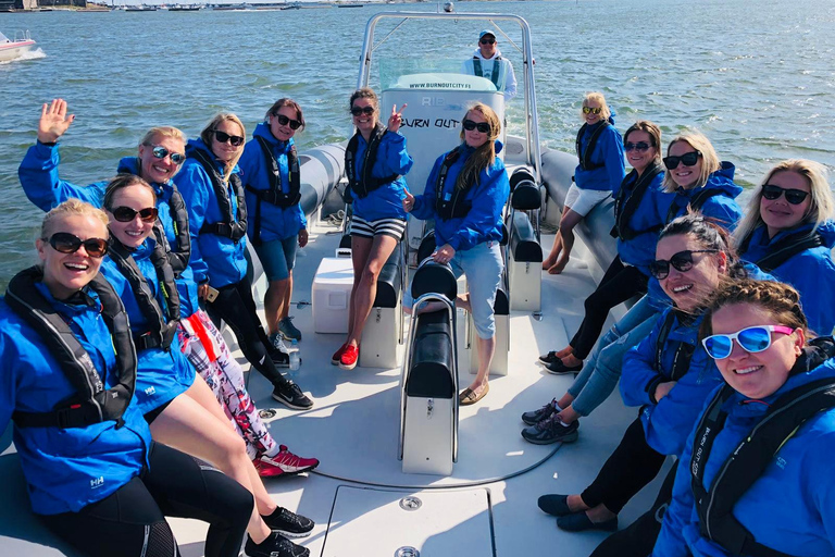 Helsinki: Private RIB Boat Cruise with Snacks and Drinks