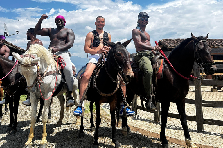 Medellin : équitation, spectacle d&#039;animaux et vue sur la ligne d&#039;horizon