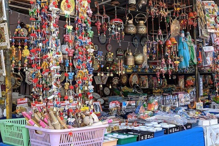 Udaipur: Culture, Crafts & Market Shopping Tour Udaipur Shopping Tour: Guide + Car