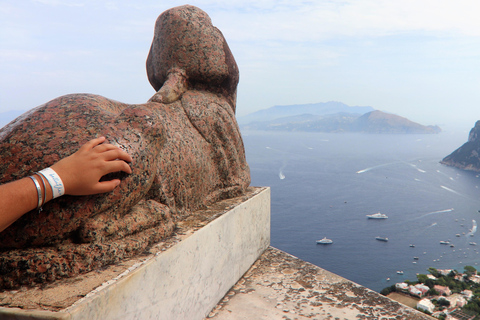 Excursão a Capri e Anacapri: Faraglioni e cavernas de SorrentoVisita a Capri e Anacapri: Faraglioni e grutas a partir de Sorrento