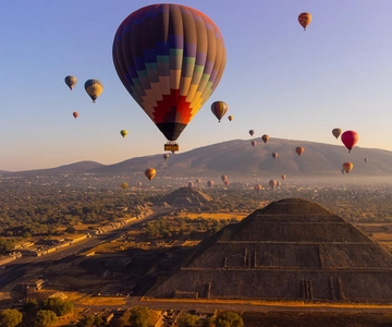 CDMX: balloon ride over Teotihuacan with transportation included