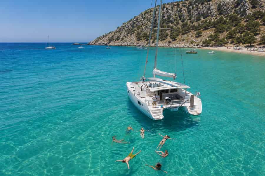 Kolymbia: All-Inclusive-Katamaranfahrt mit Mittagessen & Getränken. Foto: GetYourGuide Kolymbia: All-Inclusive-Katamaranfahrt mit Mittagessen & Getränken. Foto: GetYourGuide