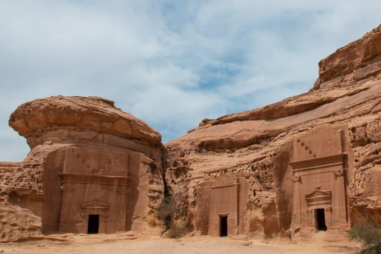 Al-'Ula: Hegra Winter's Edge e spedizione al tramonto nabateoAlUla: Hegra Winter's Edge &amp; Nabataean Sunset Expedition