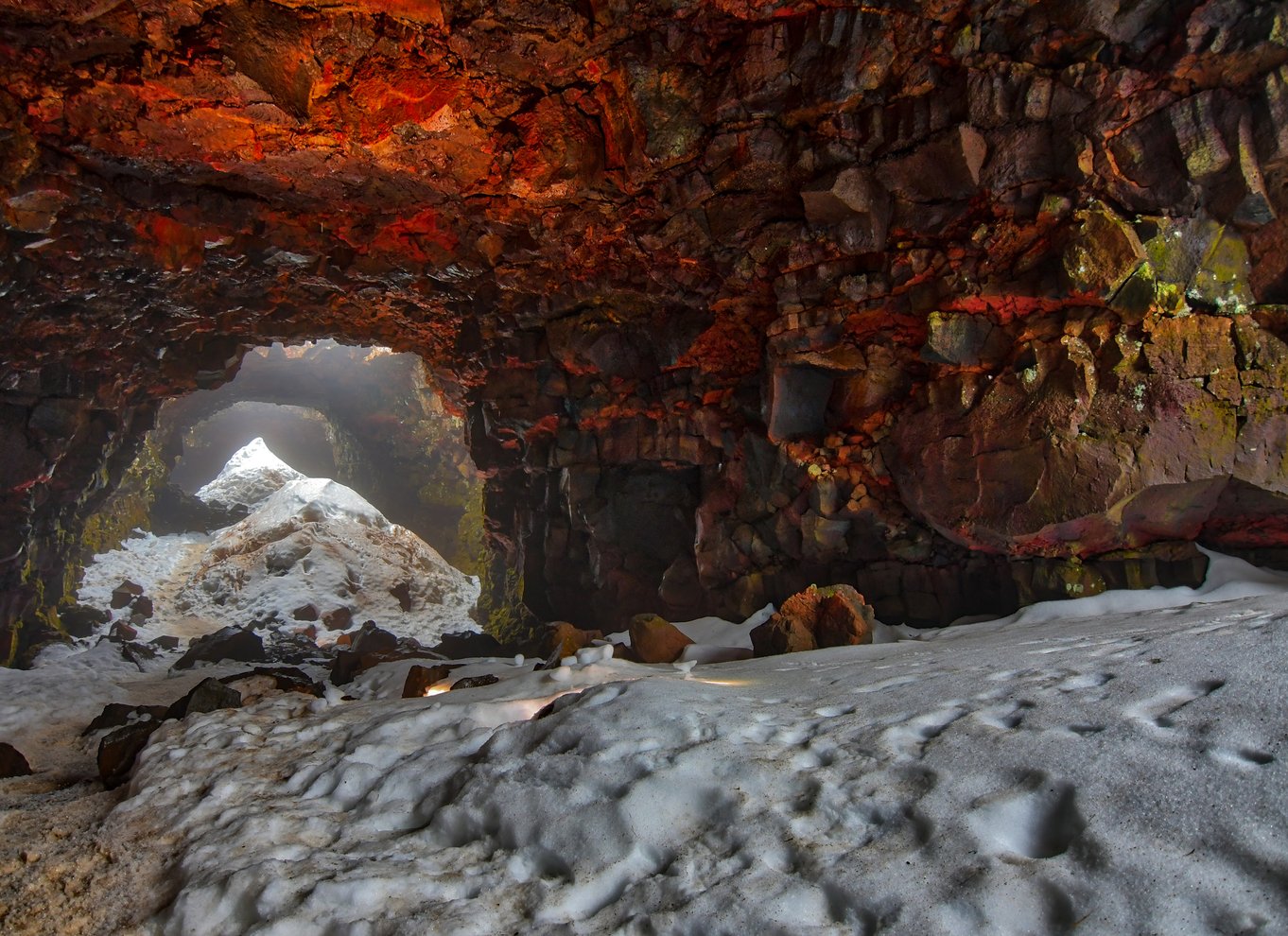 Raufarhólshellir Lava Tunnel: Underjordisk ekspedition