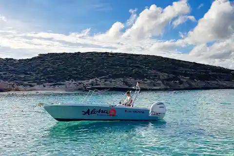 Malta: Blue Lagoon, Caves, Comino & Gozo Private Boat Trip