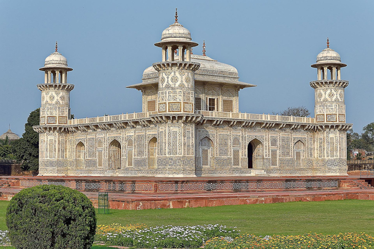 Från Delhi: Taj Mahal &amp; Agra-tur med Gatiman Express1:a klass tåg med bil, guide, inträdesbiljett &amp; 5-stjärnig lunch