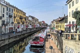 Mailand: Bootsfahrt auf Navigli-Kanal mit Aperitivo