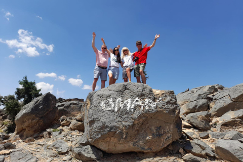 From Muscat: Nizwa Fort, Al Hamra & Jebel Shams Day Trip