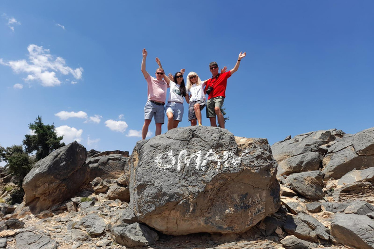 From Muscat: Nizwa Fort, Al Hamra & Jebel Shams Day Trip