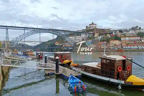 Lisbona: A Porto, escursione di un giorno e trasferimento con soste in 3 città