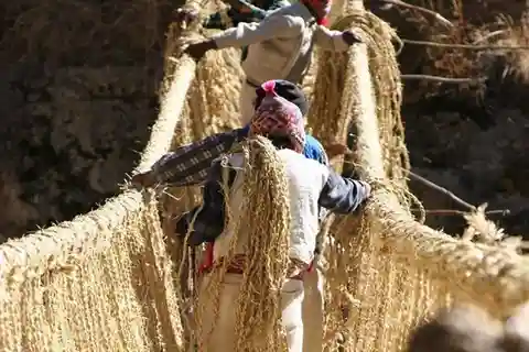 Four Lagoons and Q`eswachaka bridge tour full day
