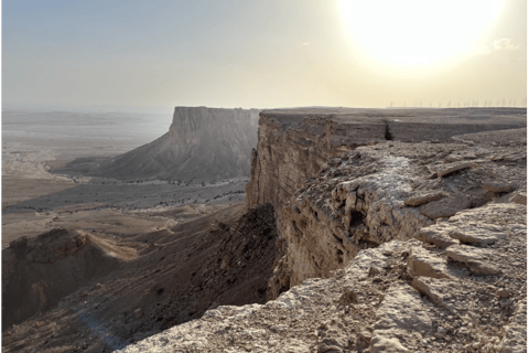 From Riyadh: Edge of the World and Darb Al-Manjoor Adventure