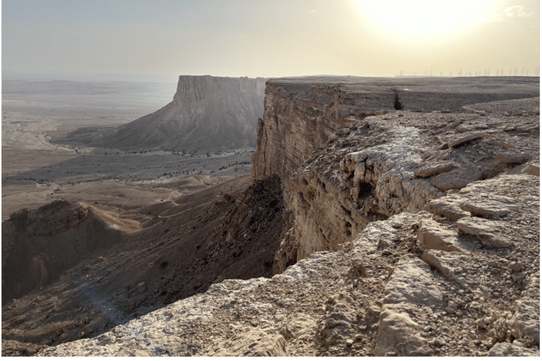 From Riyadh: Edge of the World and Darb Al-Manjoor Adventure