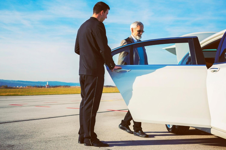 Wroclaw: Limousine Airport Transfer