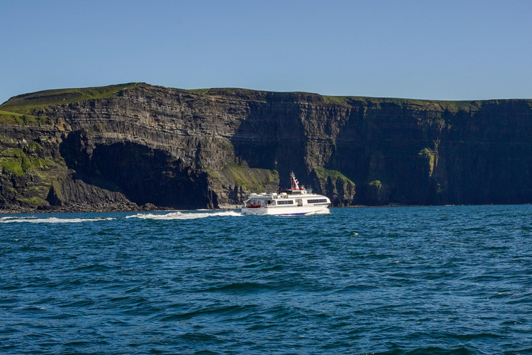 Au départ de Dublin : Falaises de Moher, croisière en bateau et grotte d'Aillwee