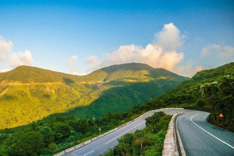 Hai Van Pass y Exploración de la Ciudad de Hue Día Completo | Da Nang, Hoi AnServicio de recogida y regreso desde Da Nang - Máximo 12 Pax