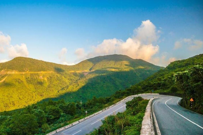 Hai Van Pass y Exploración de la Ciudad de Hue Día Completo | Da Nang, Hoi AnServicio de recogida y regreso desde Da Nang - Máximo 12 Pax