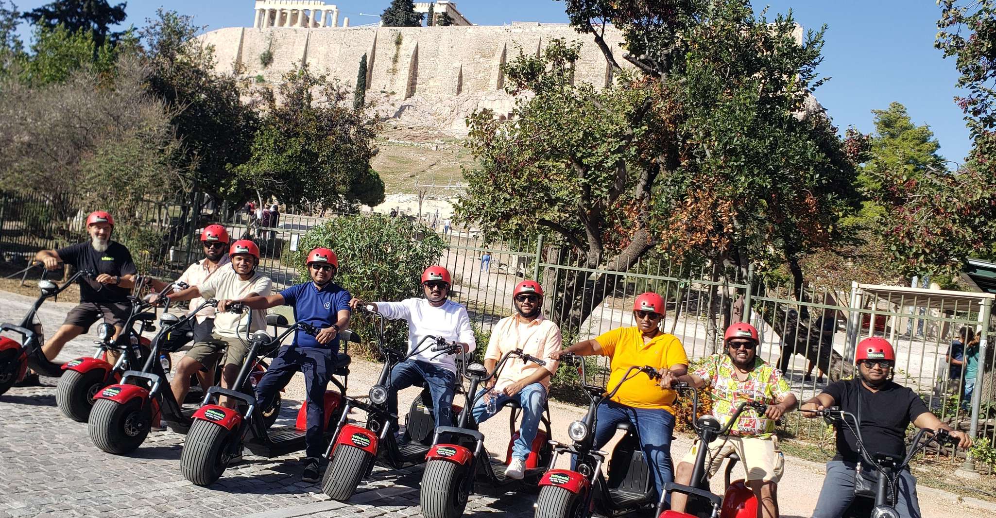 Athènes, Visite guidée de la ville par Scooter électrique ou E-Bike - Hizvo