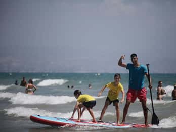 San Juan Beach: Paddle Surf Table rental + Snack and Drink