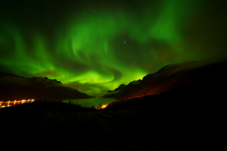 Tromsø: Northern Lights Tour with Free Professional Portrait