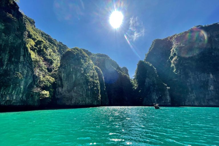 Koh Phi Phi: Longtailbåt till Maya Bay och Pileh LagoonFrån Phi Phi : 5 öar Longtail båttur med snorkling