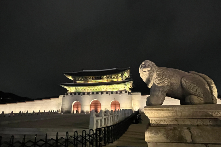 Walking through the heart of Seoul. Tour in Spanish