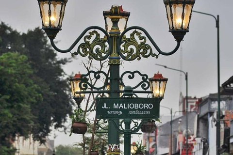 Yogyakarta: Discover Yogyakarta Walking Tour Small Group Tour