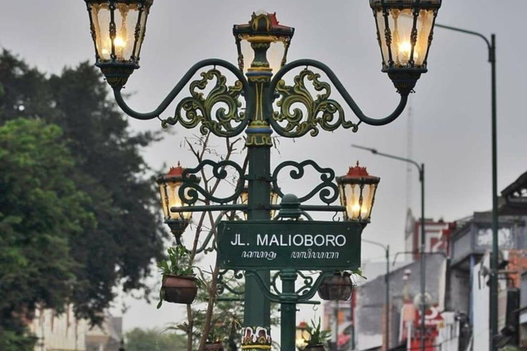 Yogyakarta: Discover Yogyakarta Walking Tour Small Group Tour