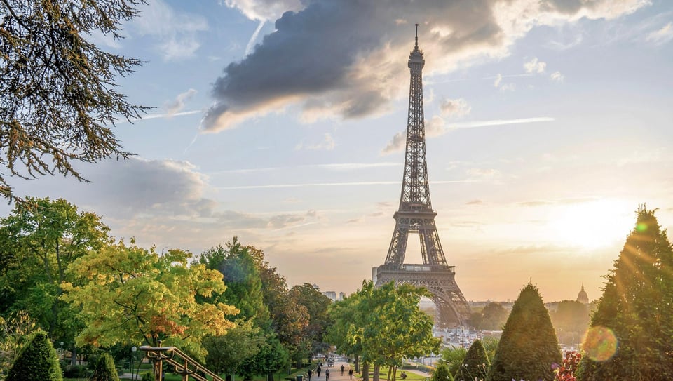 Paris: Eiffel Tower 2nd Floor or Summit Guided Tour