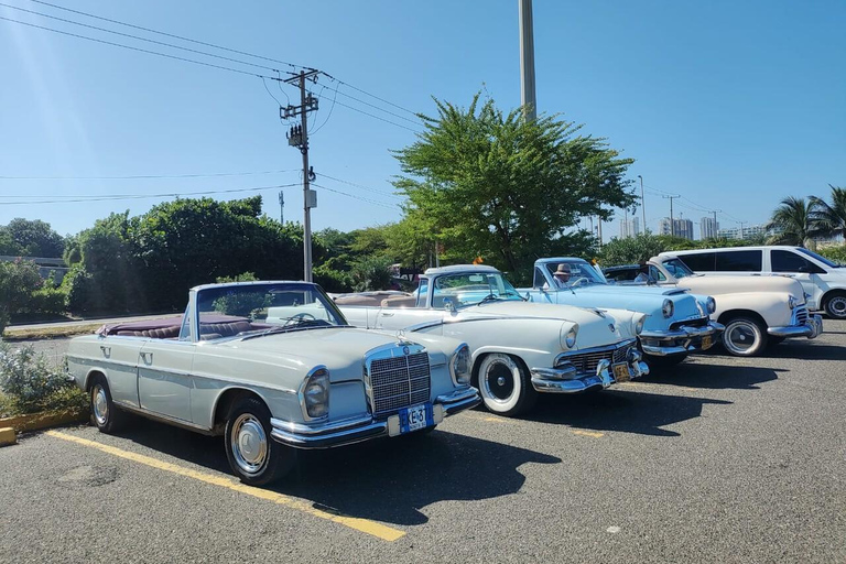 Tour privato in auto d'epoca a Cartagena