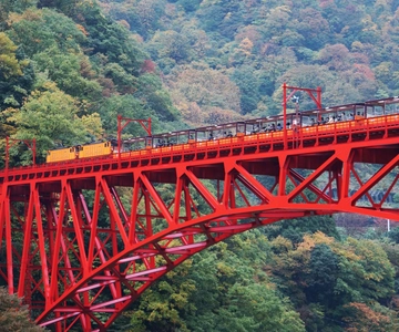 From Kanazawa: Kurobe Gorge & Unazuki Onsen Full-Day Tour