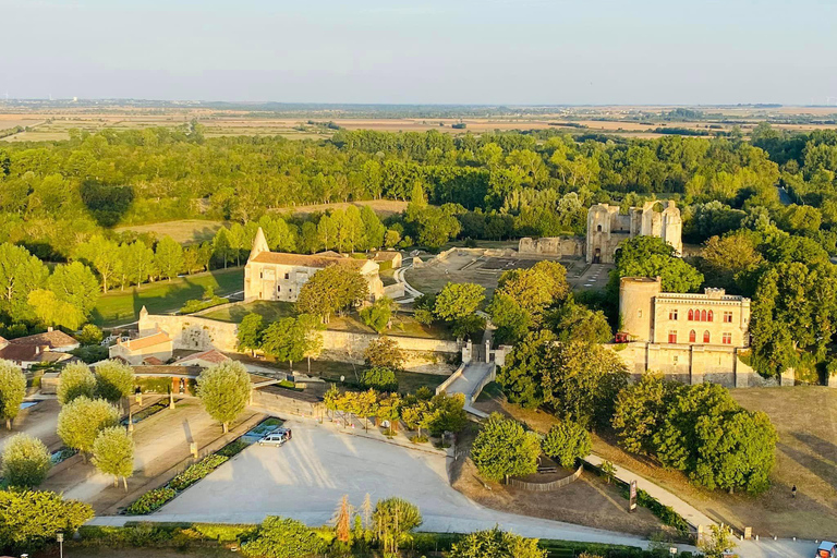 Niort and the Marais Poitevin: hot-air balloon flight from Coulon